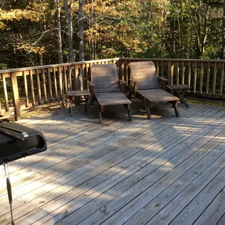 Cozy Tree Like House. Walk to Market & Rest. Low Rates. 1 Mile to MT Snow.