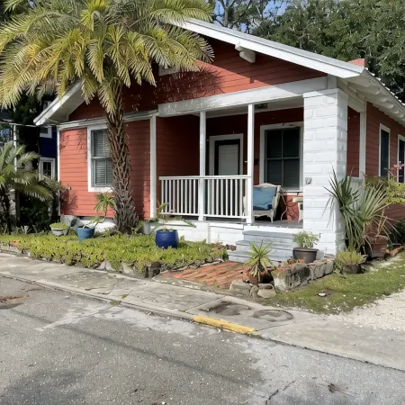 Three Bedroom, Sanitized, Pet Friendly Bungalow