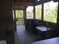 BARE FEET CABIN A Cozy Romantic Getaway Free WiFi/Hottub/Jetted tub/Fireplace - Chalets