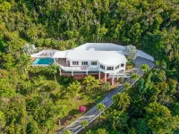 Private Oasis with Breathtaking Ocean Views and Huge Pool - 부티크
