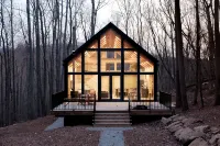 The Ledges Cabin - modern luxury on 35 acres, 8 person hot tub, wood fireplace. - Alphydda