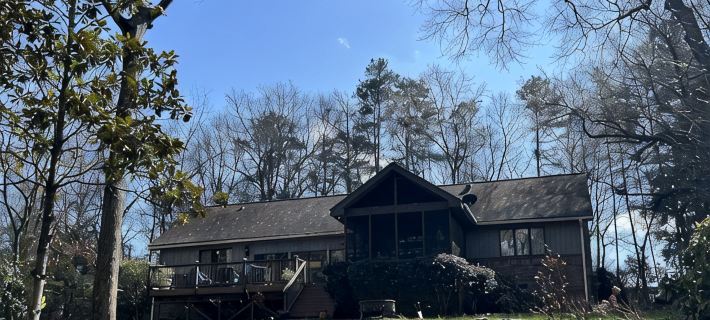 Cozy 3-bedroom lakefront cottage in beautiful Clemson, SC Hotels in Клемсон