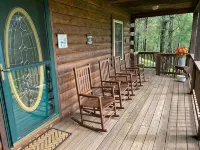 Relax @ Mt. Melody Log Cabin. Brand New Hot Tub and Masterbath. by Trout Stream - シャレー