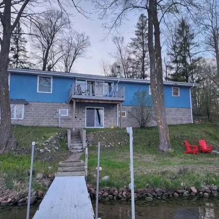 Lakefront Northwoods Retreat for Swimming, Fishing & Relaxing at The Bird House!