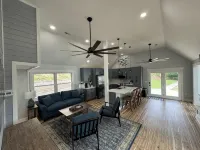 Newly renovated & furnished 3 bdrm, 2 bath lake home, dock, spectacular view - 4-stjärniga