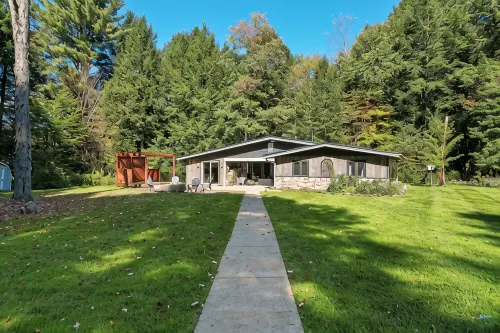 The Woodland Haven - Secluded 3 bed, 2 bath, and Hot Tub! - Chalets