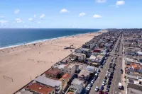 Awesome ON THE STRAND Hermosa Property.  Stay at the last home before Hawaii - Wi-Fi