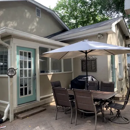 Picket Fence Cottage~ Walk to Mtsu and the Historic Downtown Square!
