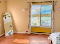 2Br Lakefront Cottage | Hot Tub, Fire Pit & Lake Access - 2-Star