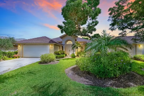 Luxury Villa Alexa NaplesModern Voice Controlled Villa with Salt Water Pool - Homestays