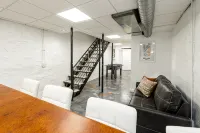 Modern OTR home with vintage charm of the Queen City - balcone
