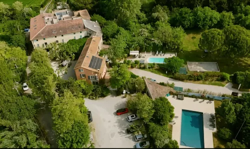 Logis Hotel la Ferme - プライペートプール