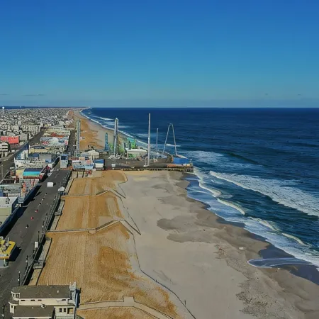 Great Seaside Family Escape - Walk to Beach and Bay -Patio, Parking, BBQ