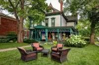 Unit 1 Historic Irvine Park House near West 7th Bars, Restaurants, Xcel, River - 4 estrellas