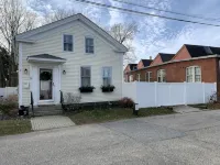 Exceptional location footsteps to beautiful downtown Mystic w/private driveway - 2성급