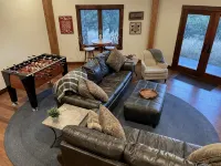 Luxury Timber Frame Mountain Cabin: Spectacular Chalk Cliffs and Canyon Views - 4-Star