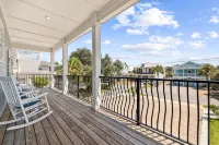 Luxury Beach Retreat with Private Pool - Sleeps 18, Steps from the Beach! - de charme