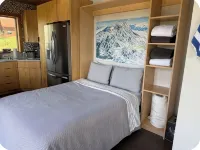Couples retreat with private hot tub, endless views, and hiking trails above you - 4-Star