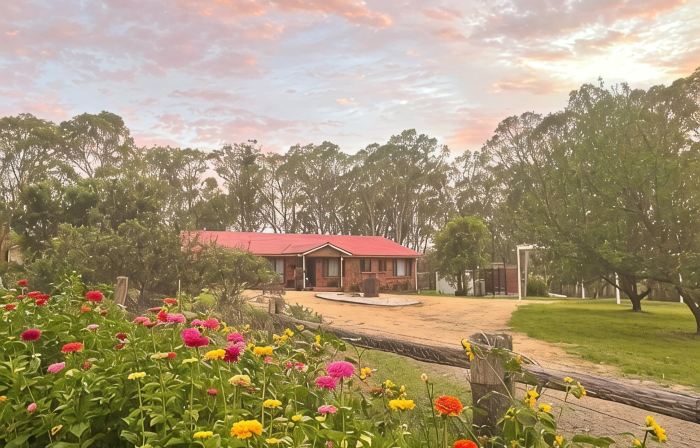 Bushland Escape: A rural bush setting on acreage suitable for small groups