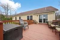 Lakefront Oasis, Dog-Friendly with Boat and Sauna included - 4-Star