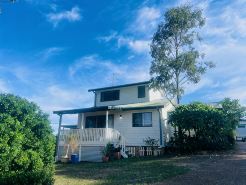 Cosy little cottage in Brightwaters NSW close to the shores of Lake Macquarie.