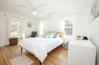 Downtown Yellow Springs- Walkable. Hot Tub. Fire Pit + Pets Welcome - 4-Star