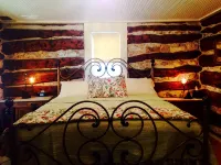 Romantic Luxury Log Cabin- Guest House *Wine and Hot Tub for 2 - Alphydda