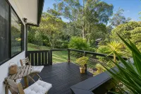 Emerald Beach Pet-Friendly Eucalyptus Cottage - Wifi