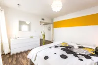South Beach 1BR on Washington Ave · 5 Min to Sand - Condos