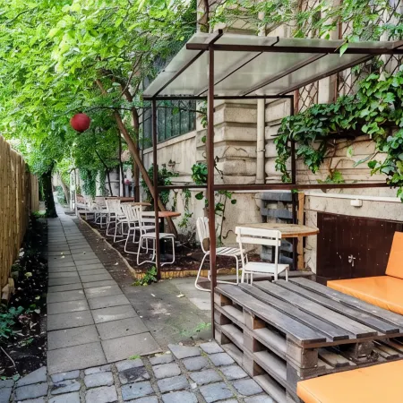 Baroque Hostel & Coworking