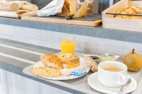 Kyriad Direct Tours Sud - Chambray les Tours - Parkplatz