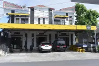 Al-Ghani Syariah Mitra RedDoorz Hotel dekat Kampus 3 Universitas Negeri Padang