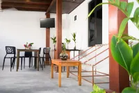 Palm Gate Maldives Hotel di Thulusdhoo