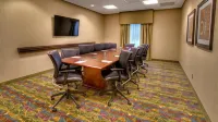 Hampton Inn & Suites by Hilton Rochester Downtown فنادق في روتشستر