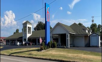 Motel 6 Sallisaw, OK