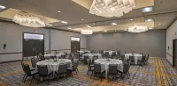Hilton Cincinnati Airport فنادق في Florence