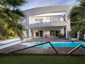 Villa BOND with Private Swimming Pool