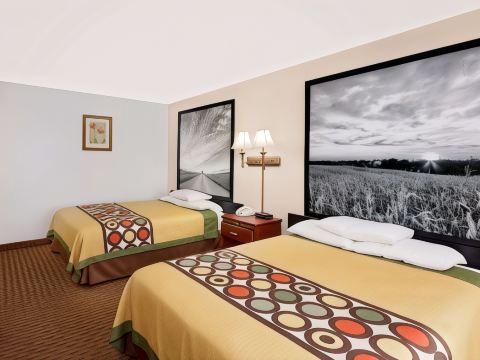Super 8 by Wyndham Plainview