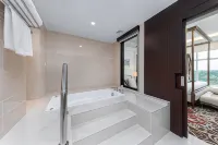 Raia Hotel & Convention Centre Kuching - Bathtub