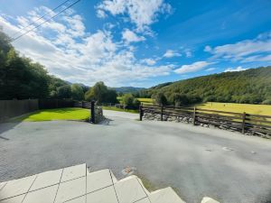 Dolgun Uchaf Guesthouse and Cottages in Snowdonia