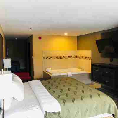 Quality Inn Bracebridge Rooms