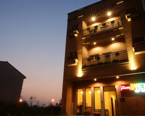 Douzi Home Hotel โรงแรมใกล้คาสเตลลาแลนด์