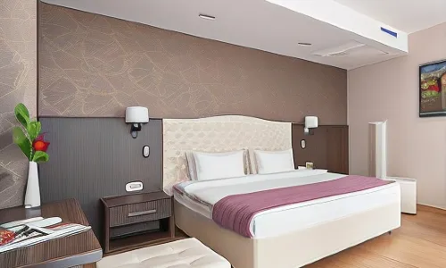 Harbor Club Hotel
