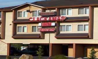 Clackamas Inn and Suites