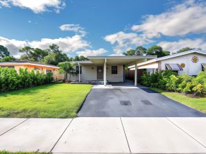 Tropical Oasis Retreat In Oakland Park, Fl 3 Bedroom Home by RedAwning