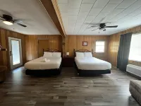 Budget Friendly Queen Studio with Full Kitchen, Two Queen Beds and Sleeper Sofa Hotel Room Hotel di Mount Ida