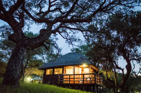 Shayamoya Tiger Fishing and Game Lodge Отели в г. Zululand DC