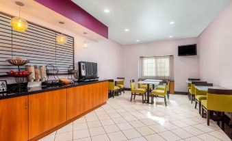 La Quinta Inn & Suites by Wyndham Tulare