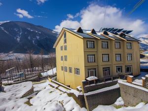 Khushboo Resorts, Manali