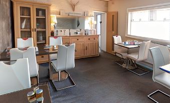 The Kenley Hotel - Housity